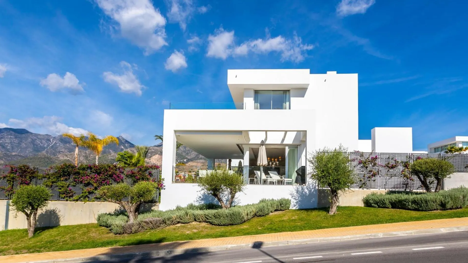 Beautiful Villa With Amazing Views Marbella Spain